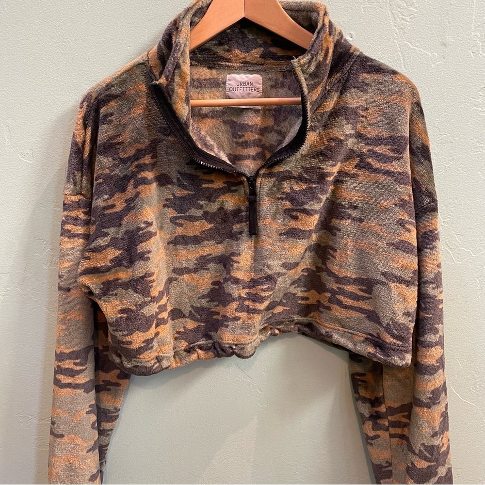 ⭐️3/$15⭐️ Urban Outfitters Cropped, Fleece 1/2 Zip, Camouflage Print, Women's Sm